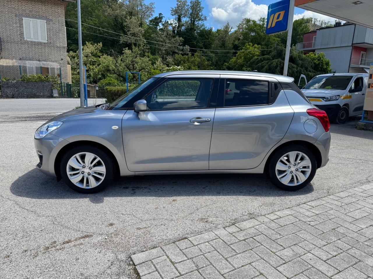 Suzuki Swift 1.2 benzina hybrid 4 cilindri