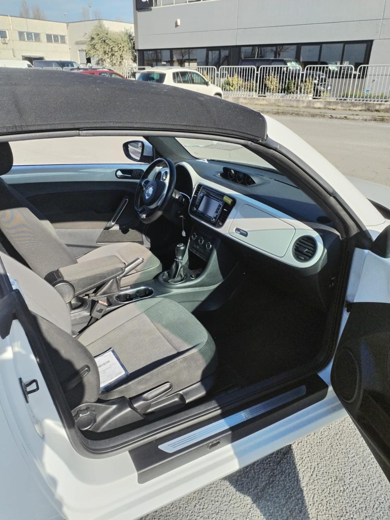 Volkswagen Maggiolino Cabrio 1.6 TDI Design pari al nuovo