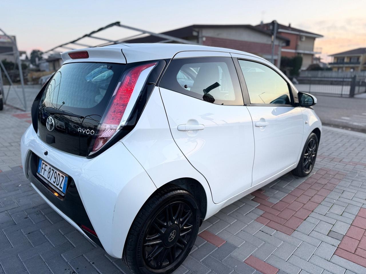 Toyota Aygo 1.0 VVT-i 69 CV 5 porte x-play