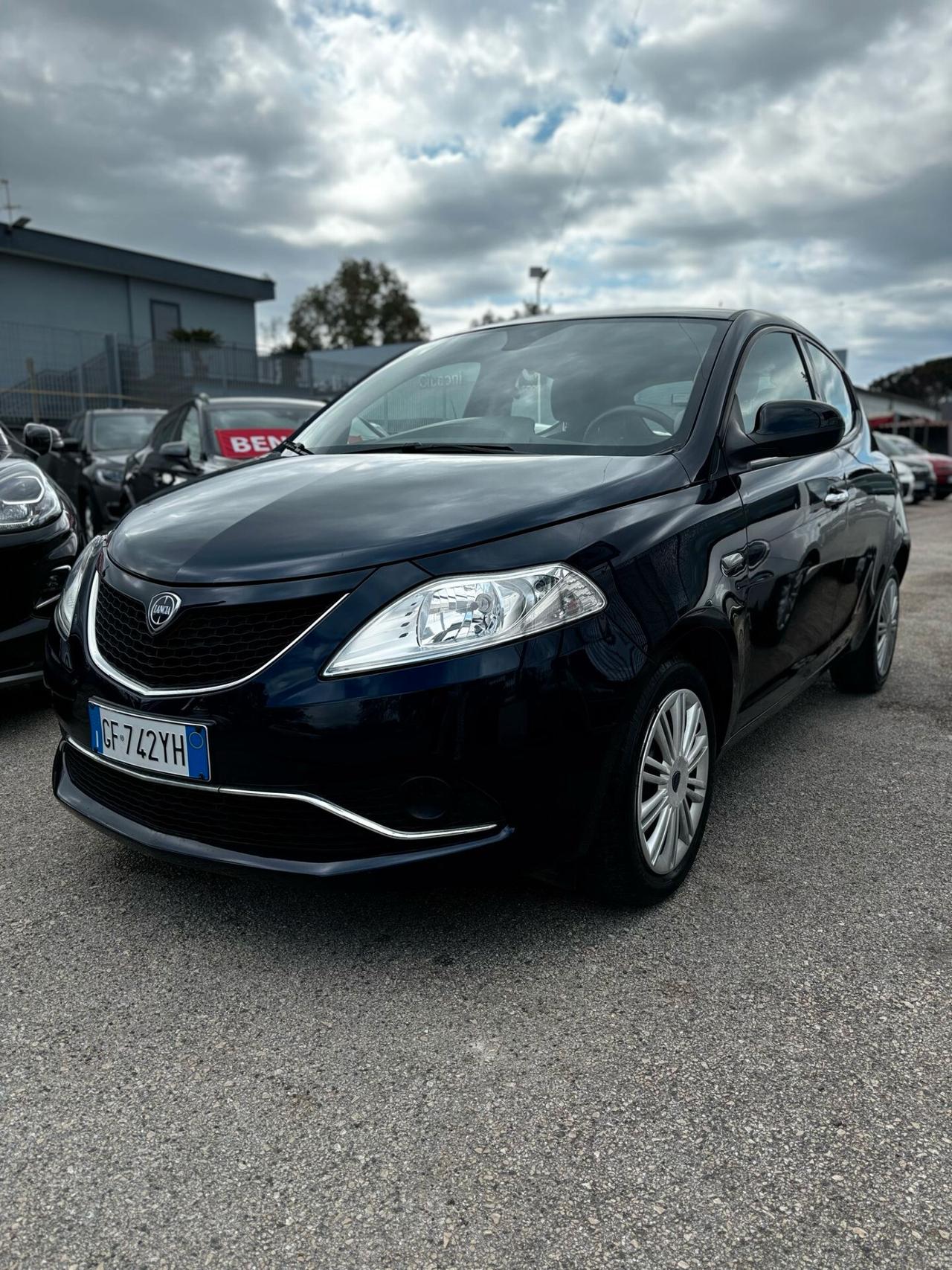 Lancia Ypsilon 1.0 FireFly 5 porte S&S Hybrid Ecochic Gold