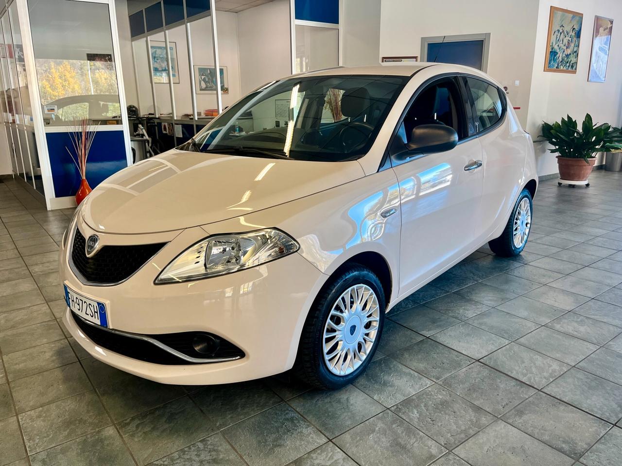 Lancia Ypsilon 1.2 69 CV 5 porte Gold