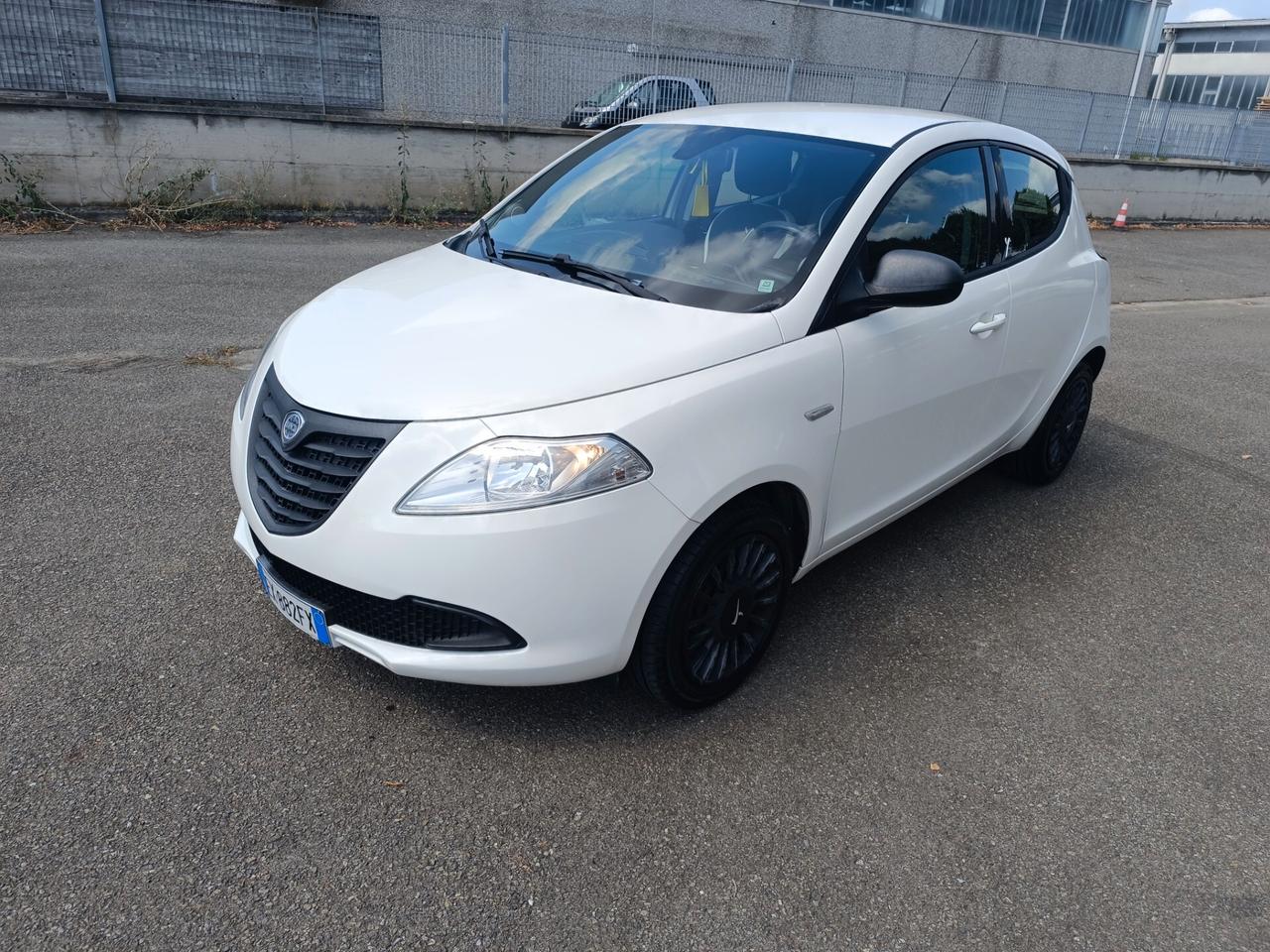 Lancia Ypsilon 1.2 5 porte del 14 NEOPATENTATI