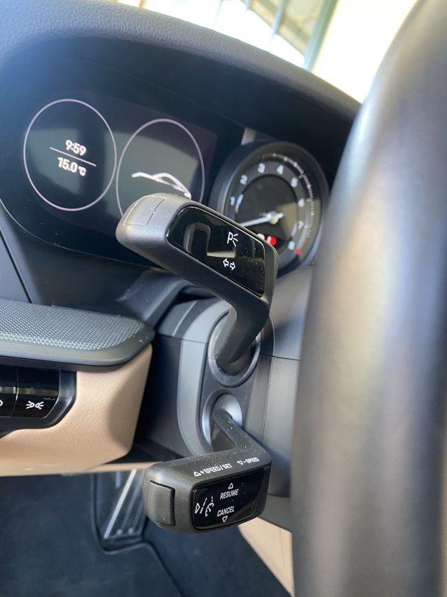 PORSCHE 911 Carrera 4