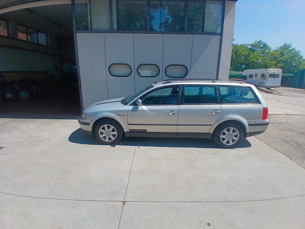 Volkswagen Passat 1.9 TDI/115 CV cat Variant C.line vista e piaciuta !!