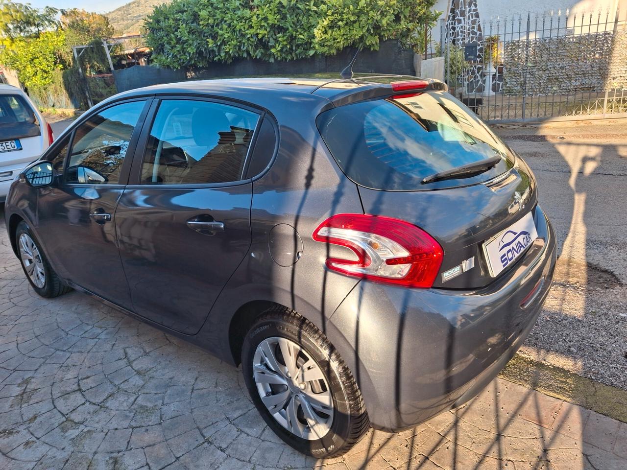 Peugeot 208 1.4 HDi 68 CV 5 porte Active Neopatentati