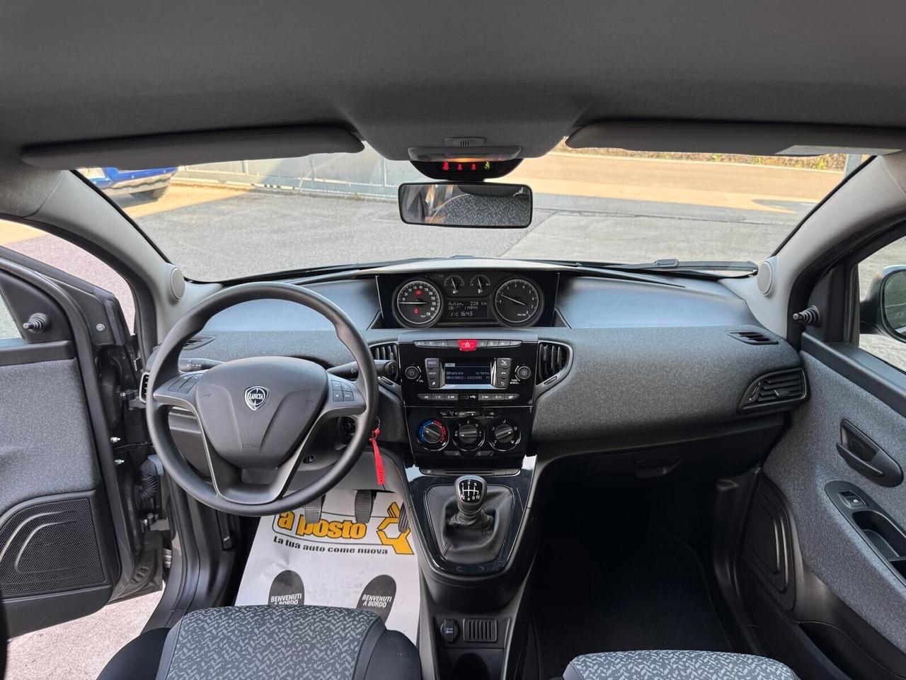 Lancia Ypsilon 1.0 FireFly 5 porte S&S Hybrid Ecochic Silver
