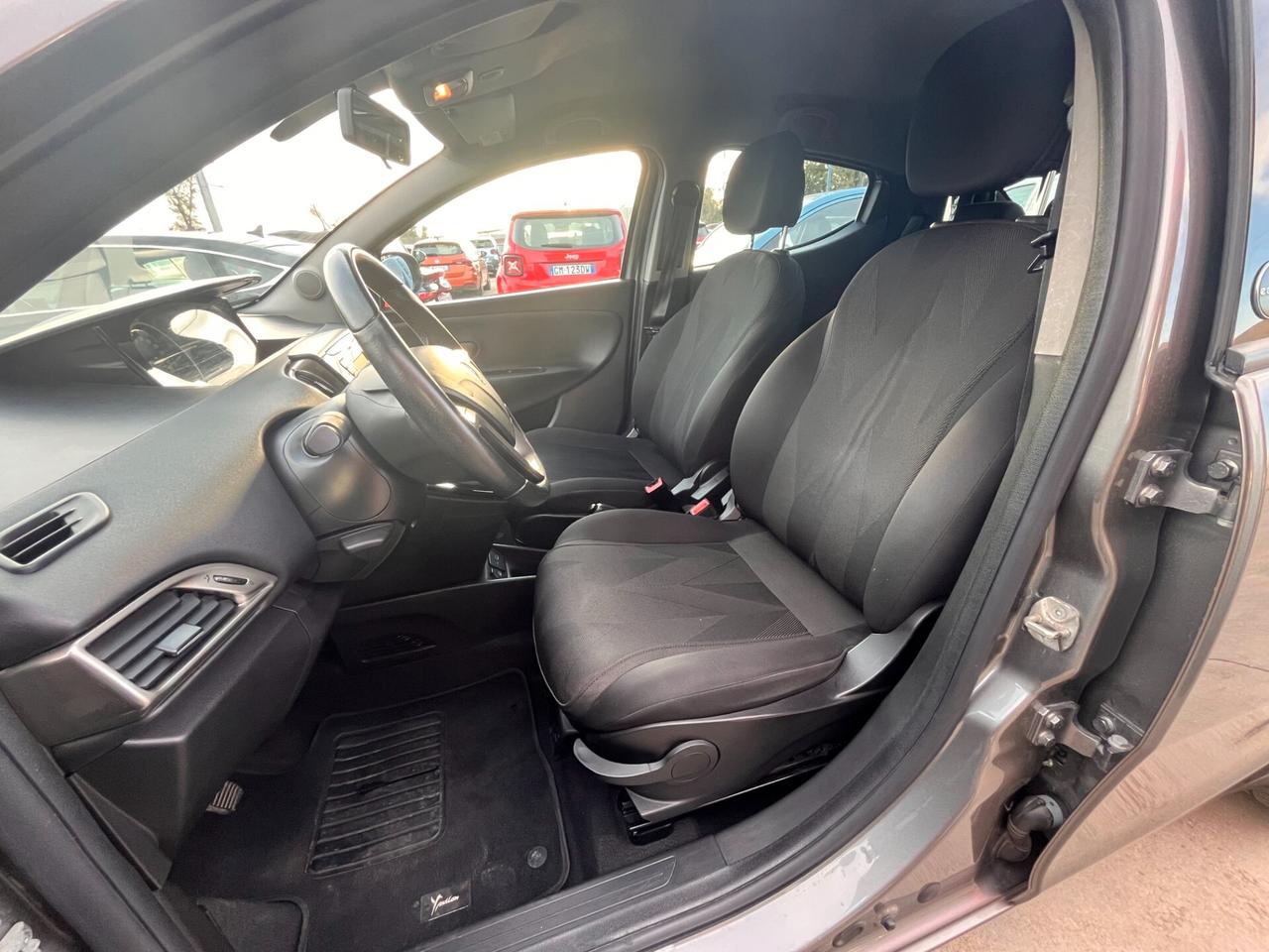 Lancia Ypsilon 1.0 FireFly 5 porte S&S Hybrid Ecochic