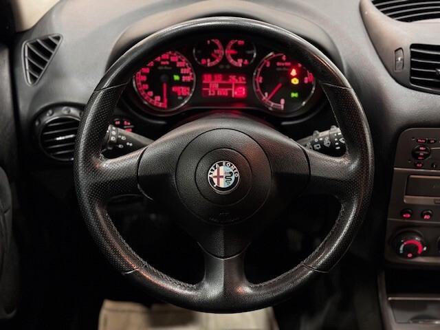 Alfa Romeo 147 1.9 JTD M-JET 16V 5 porte Black Line