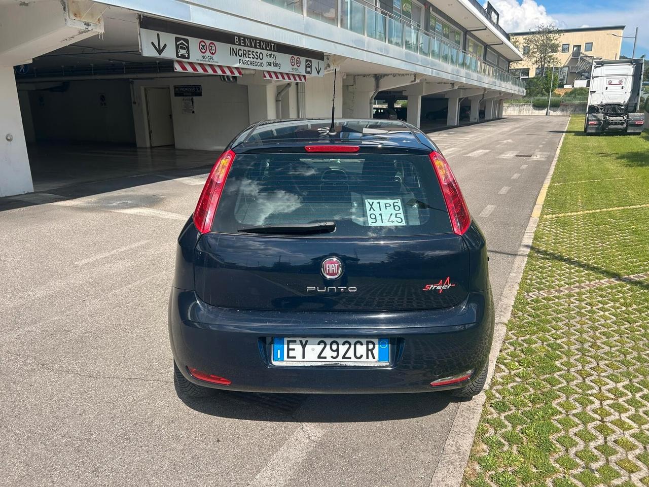 Fiat Punto 1.4 8V 5 porte Natural Power Street