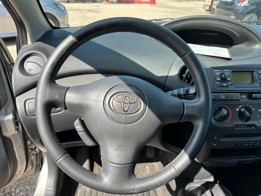 Toyota Yaris 1.0i 16V cat 5 porte Sol