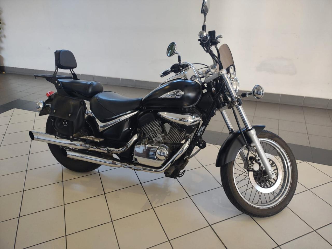 Suzuki VL 250 Intruder de luxe ISCRIVIBILE ASI