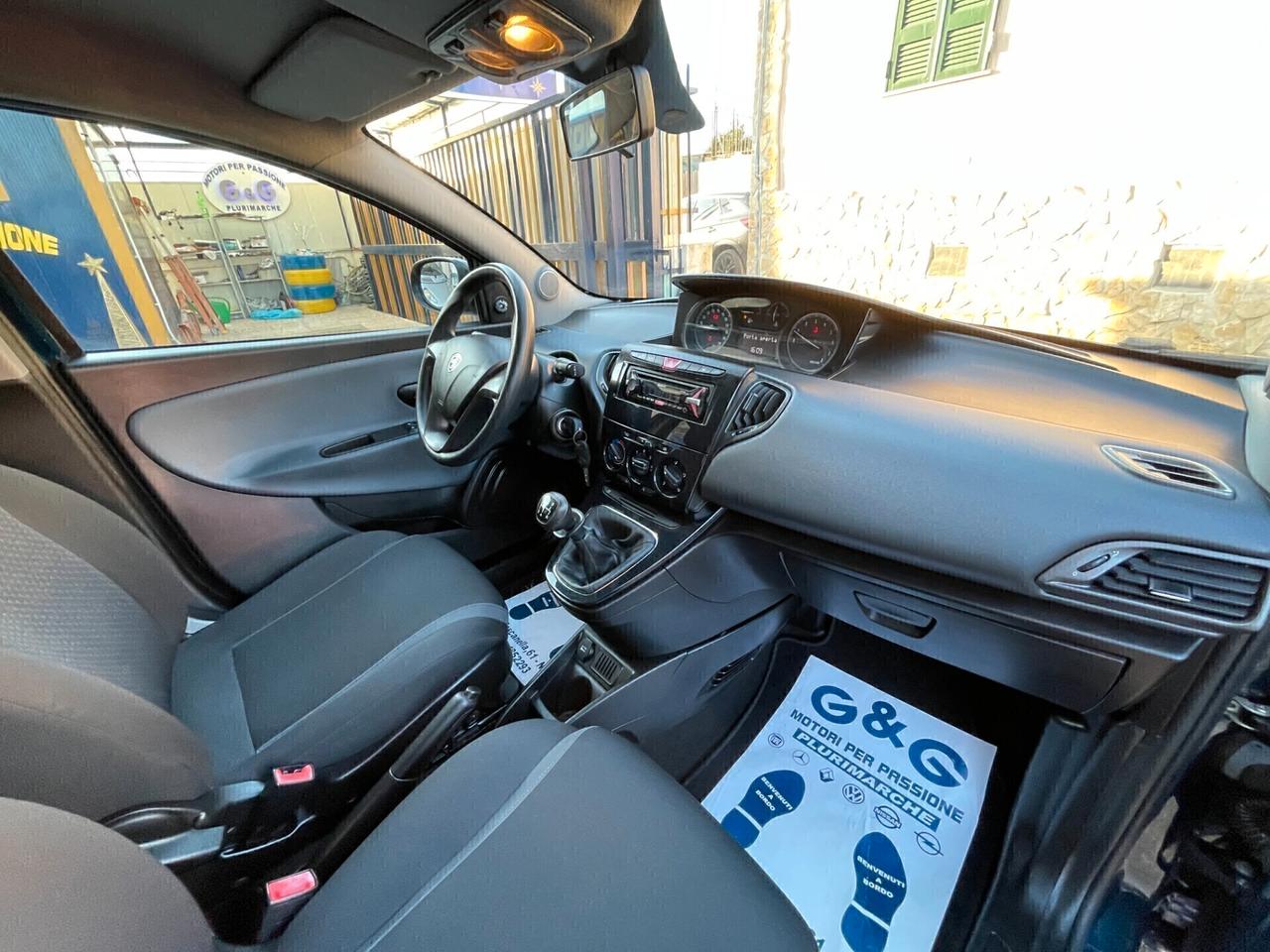 Lancia Ypsilon 1.2 69 CV 5 porte Silver