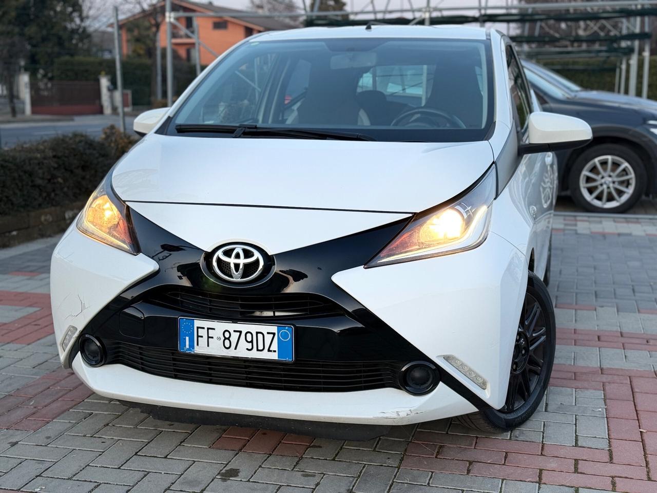 Toyota Aygo 1.0 VVT-i 69 CV 5 porte x-play