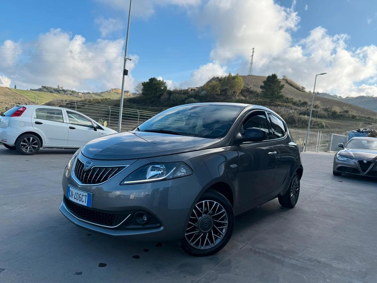 Lancia Ypsilon 1.0 FireFly 5 porte S&S Hybrid Gold Plus