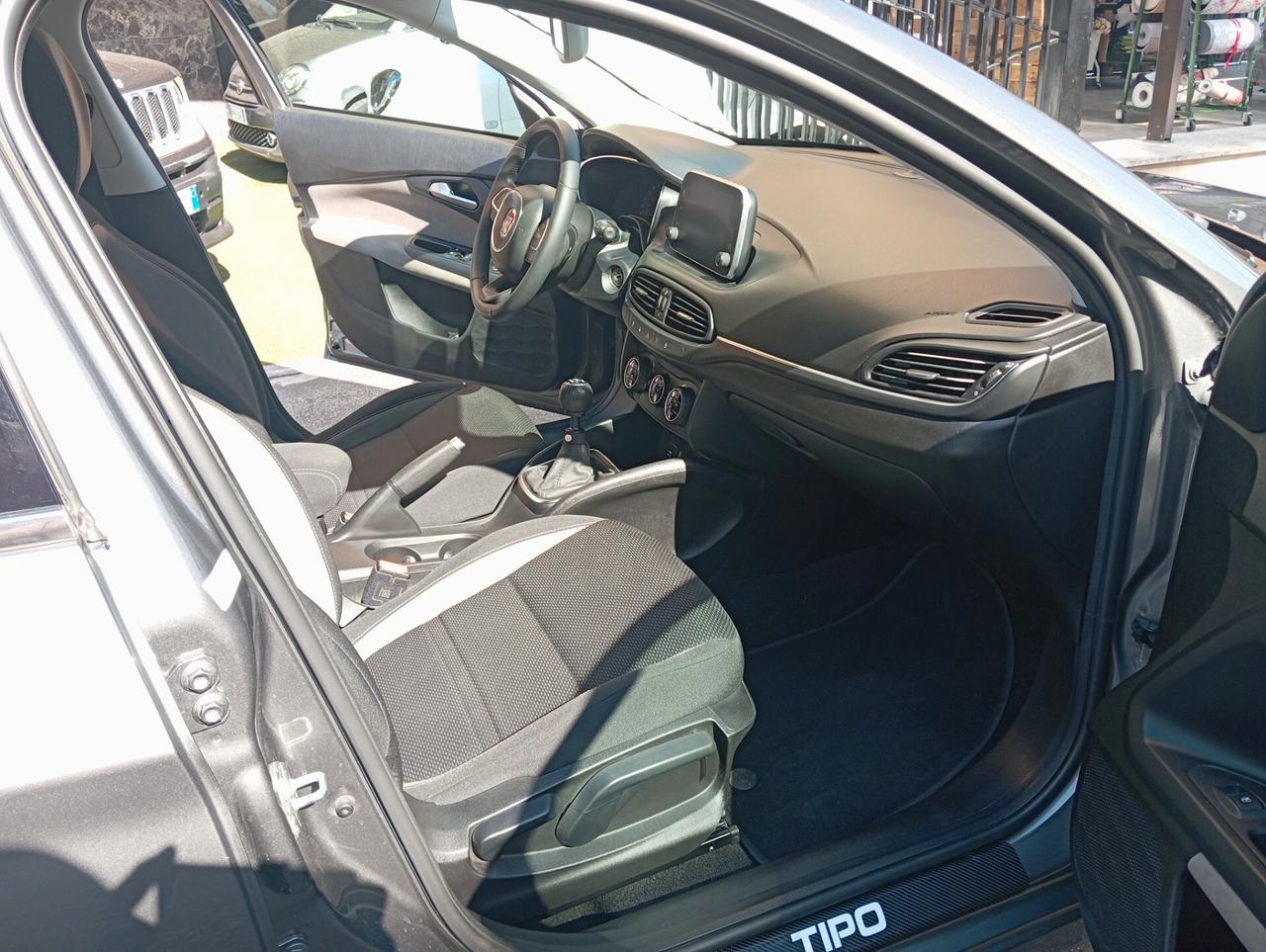 Fiat Tipo 1.6 Mjt SW Lounge offerta del mese