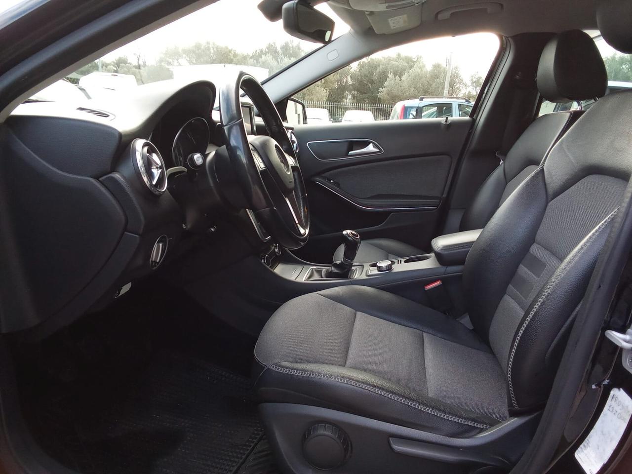 MERCEDES GLA 200D PREMIUM MAN MY14 5P