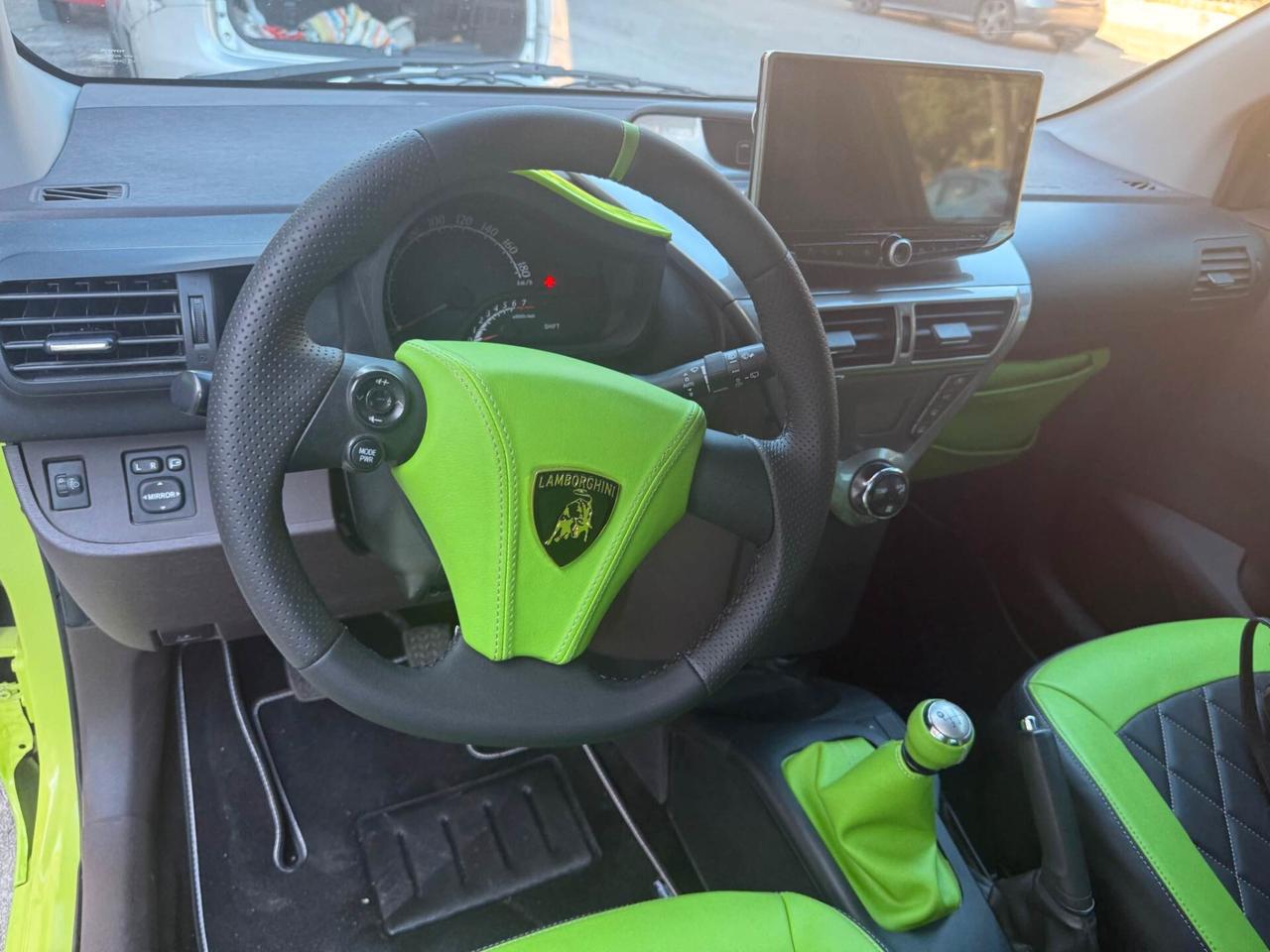 Toyota iQ 1.0 ACCESSORIATA STILE LAMBORGHINI PORTE ALI DI GABBIANO PERMUTE 3336121884