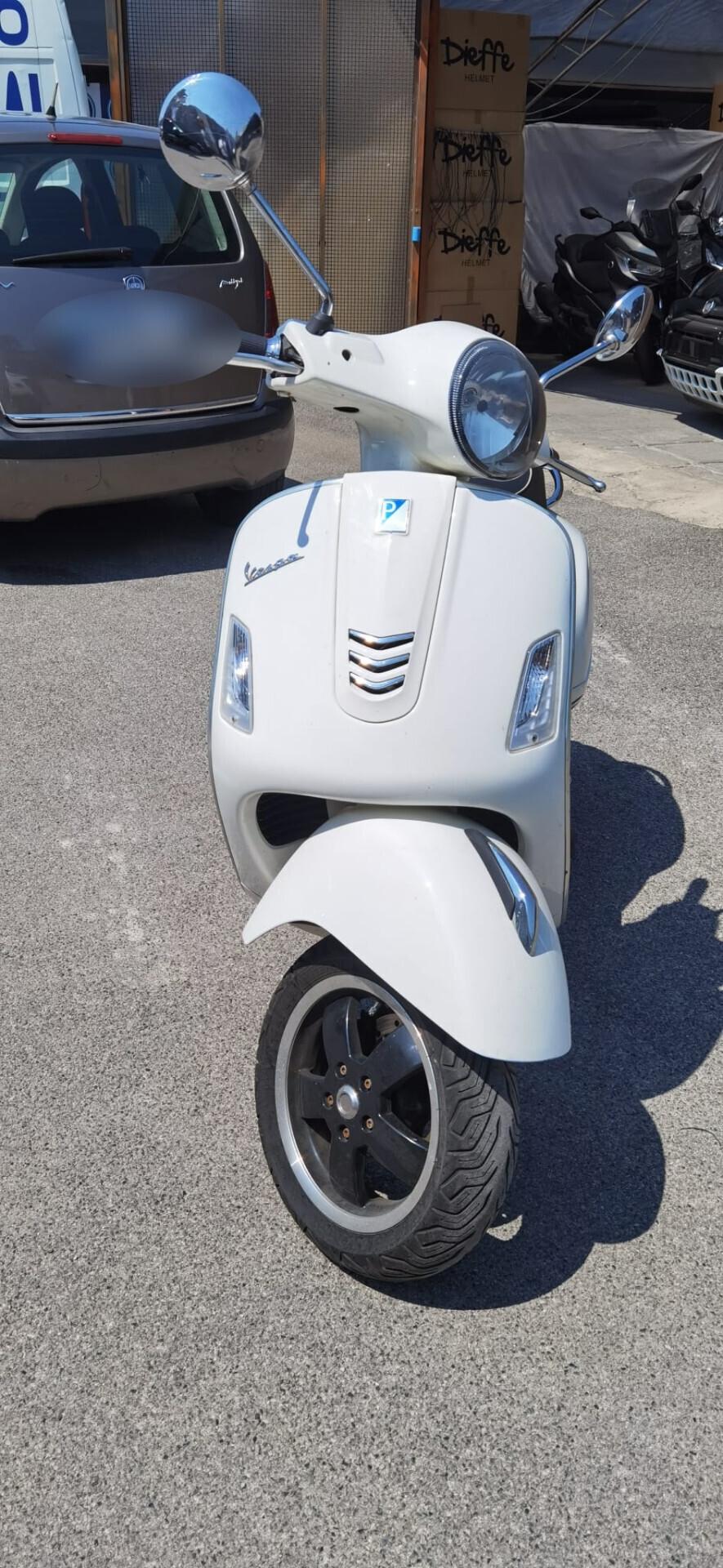 Vespa GTS 300 del 2018 USATO