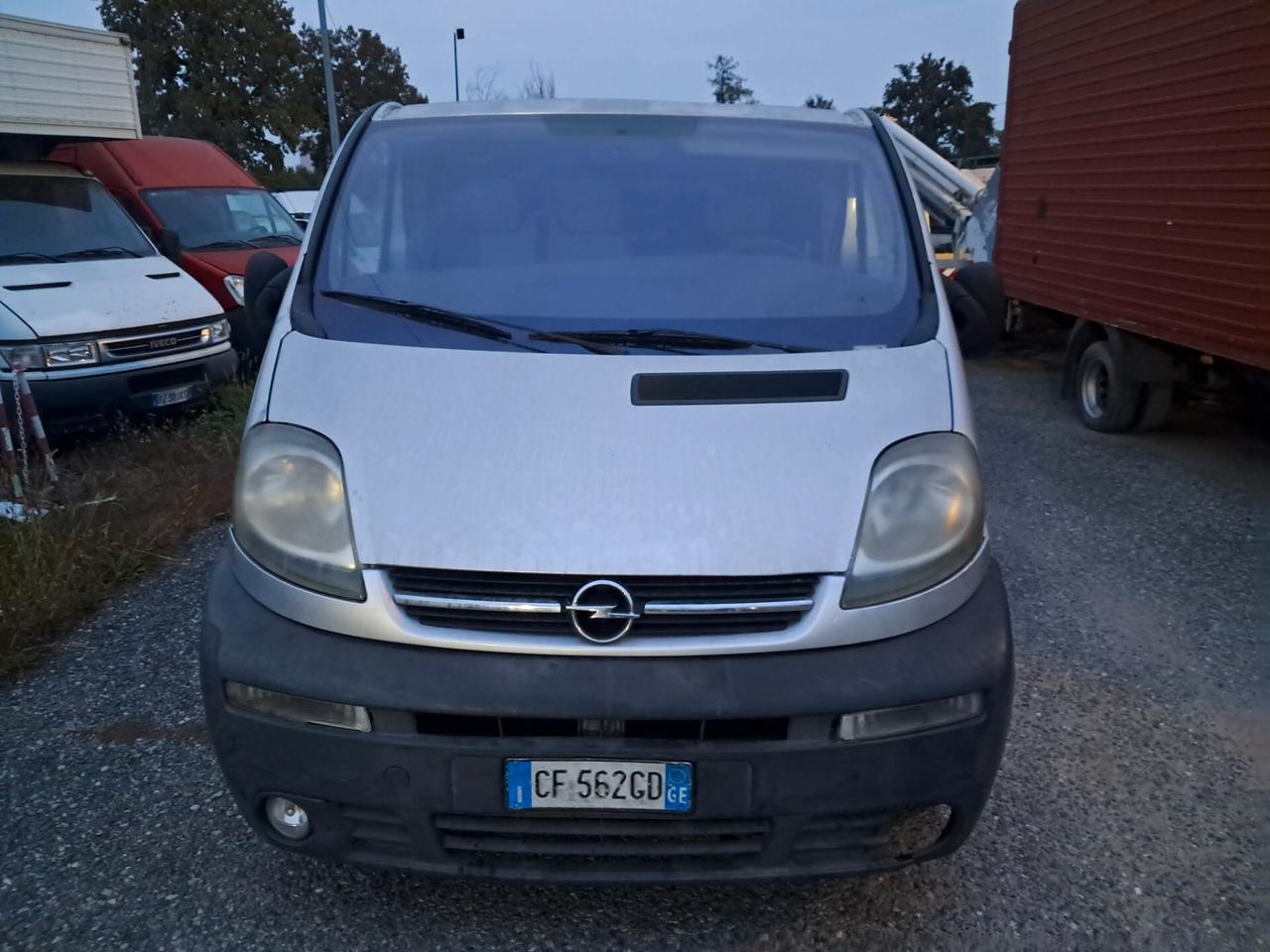 VIVARO 6 POSTI AUTOCARRO