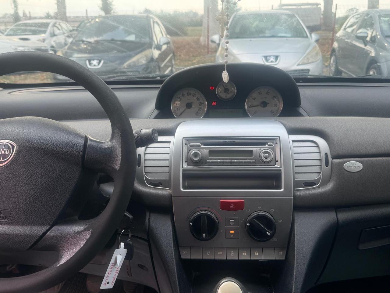 Lancia Ypsilon 1.3 MJT 75 CV Oro