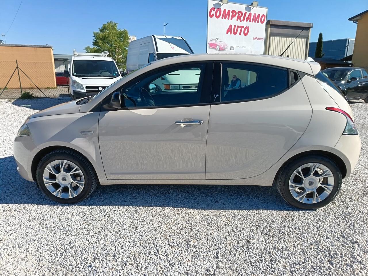 Lancia Ypsilon 1.2 69 CV 5 porte Gold