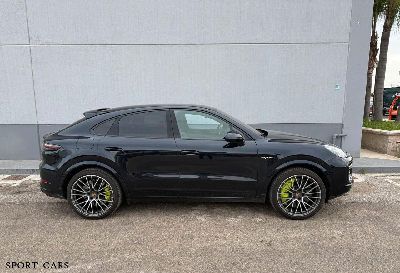Porsche Cayenne Coupé 4.0 V8 Turbo S E-Hybrid 680 cv,