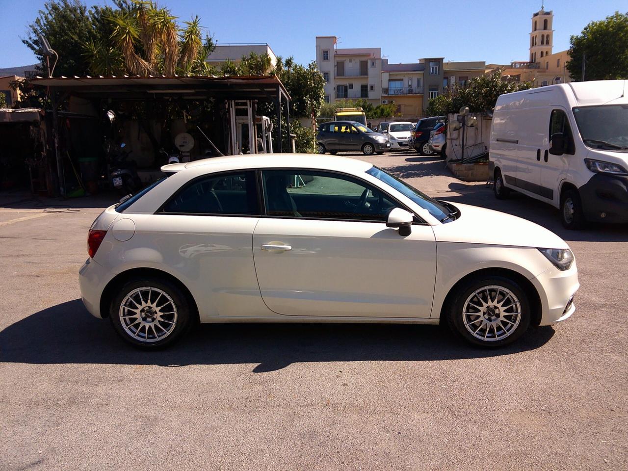 Audi A1 1.6 TDI 105 CV Ambition 12/10