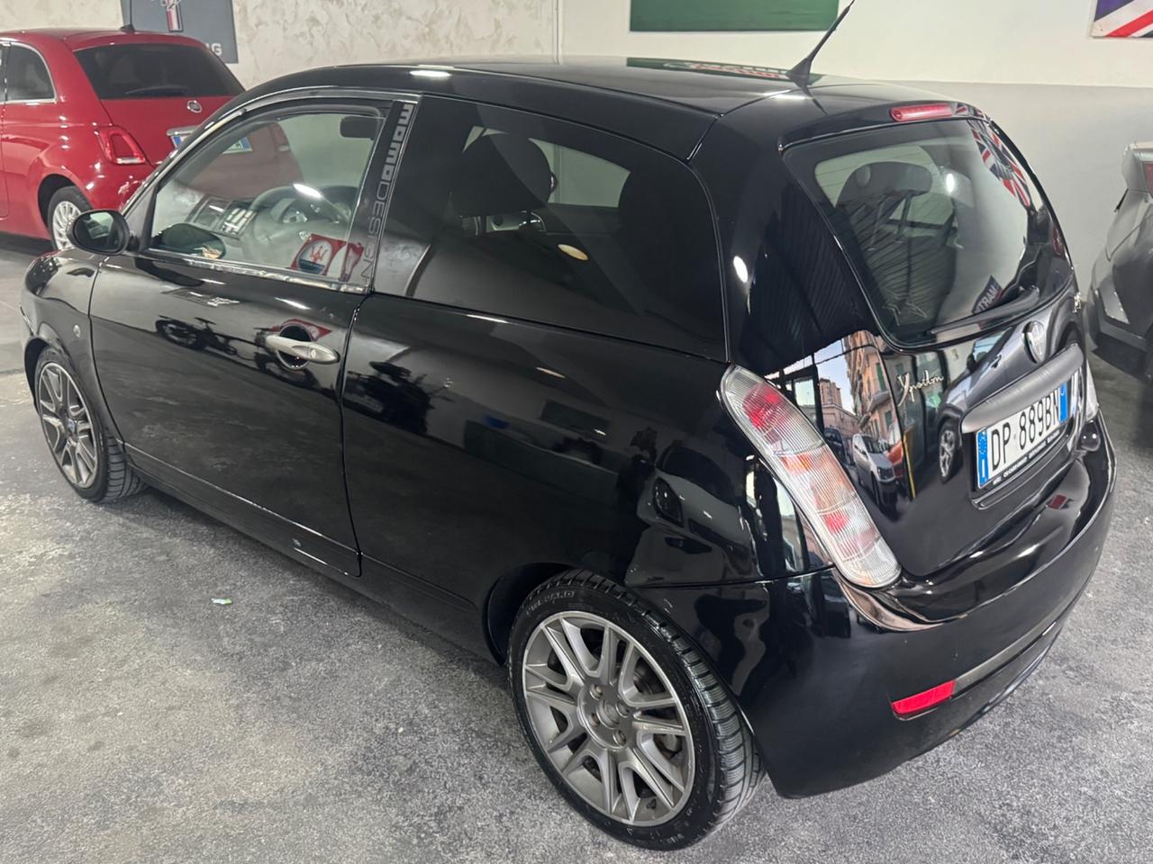 Lancia Ypsilon 1.3 MJT 75 CV MomoDesign