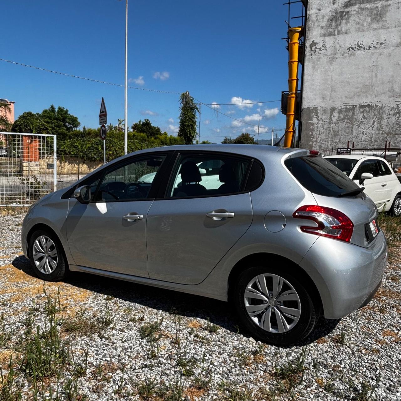 Peugeot 208 1.4 HDi 68 CV 5 porte Allure