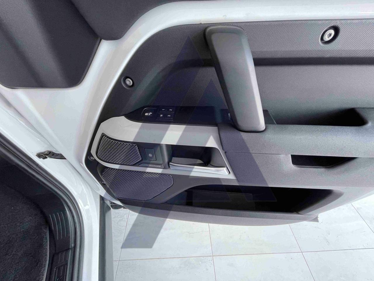 Land Rover Defender 110 3.0D I6 200 CV AWD Auto X-Dynamic HSE