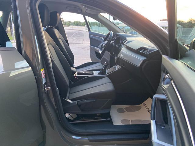 AUDI Q3 35 2.0 TDI S tronic Business COCKPIT