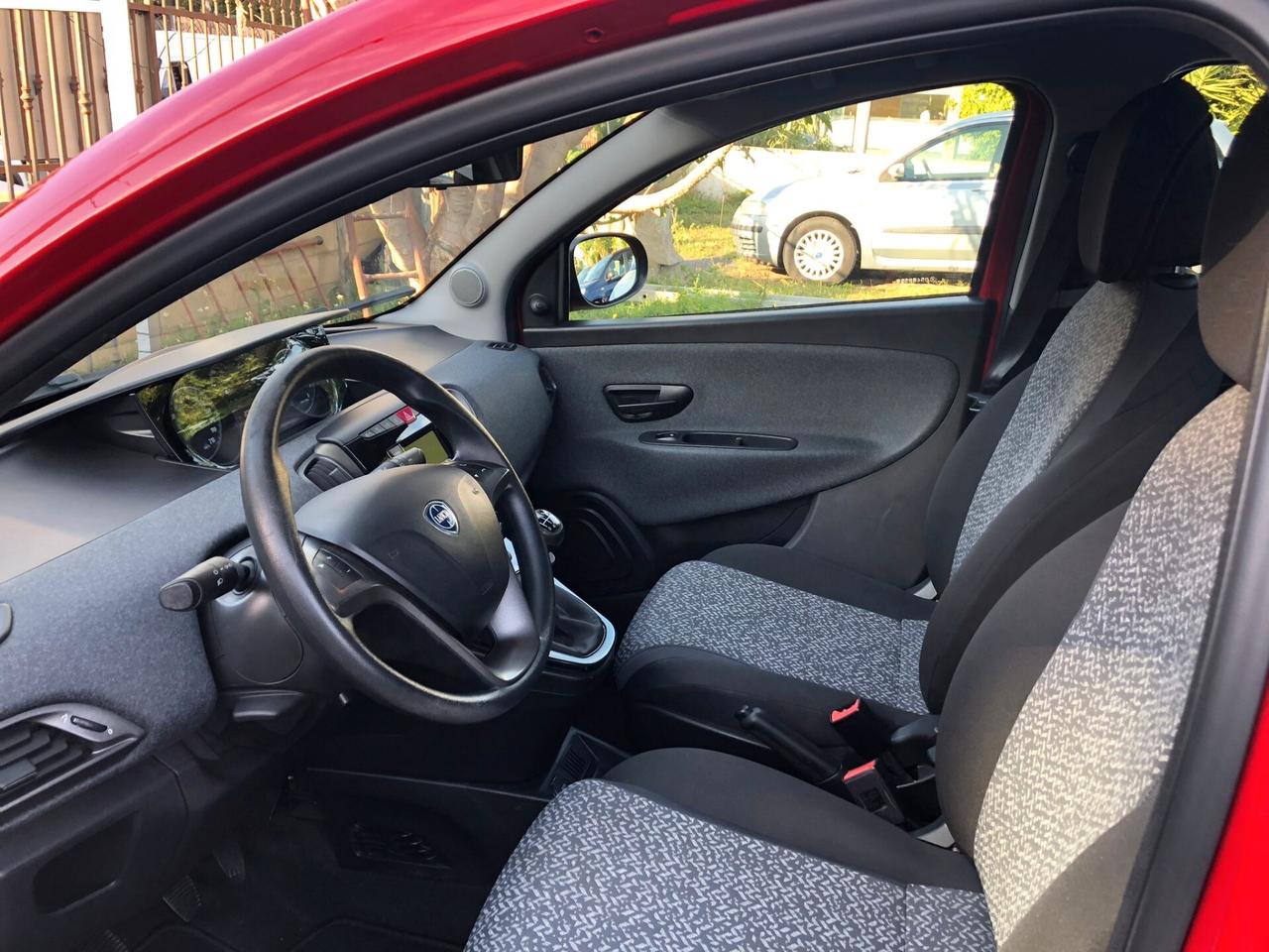 Lancia Ypsilon 1.2 69 CV 5 porte Gold KM 30000