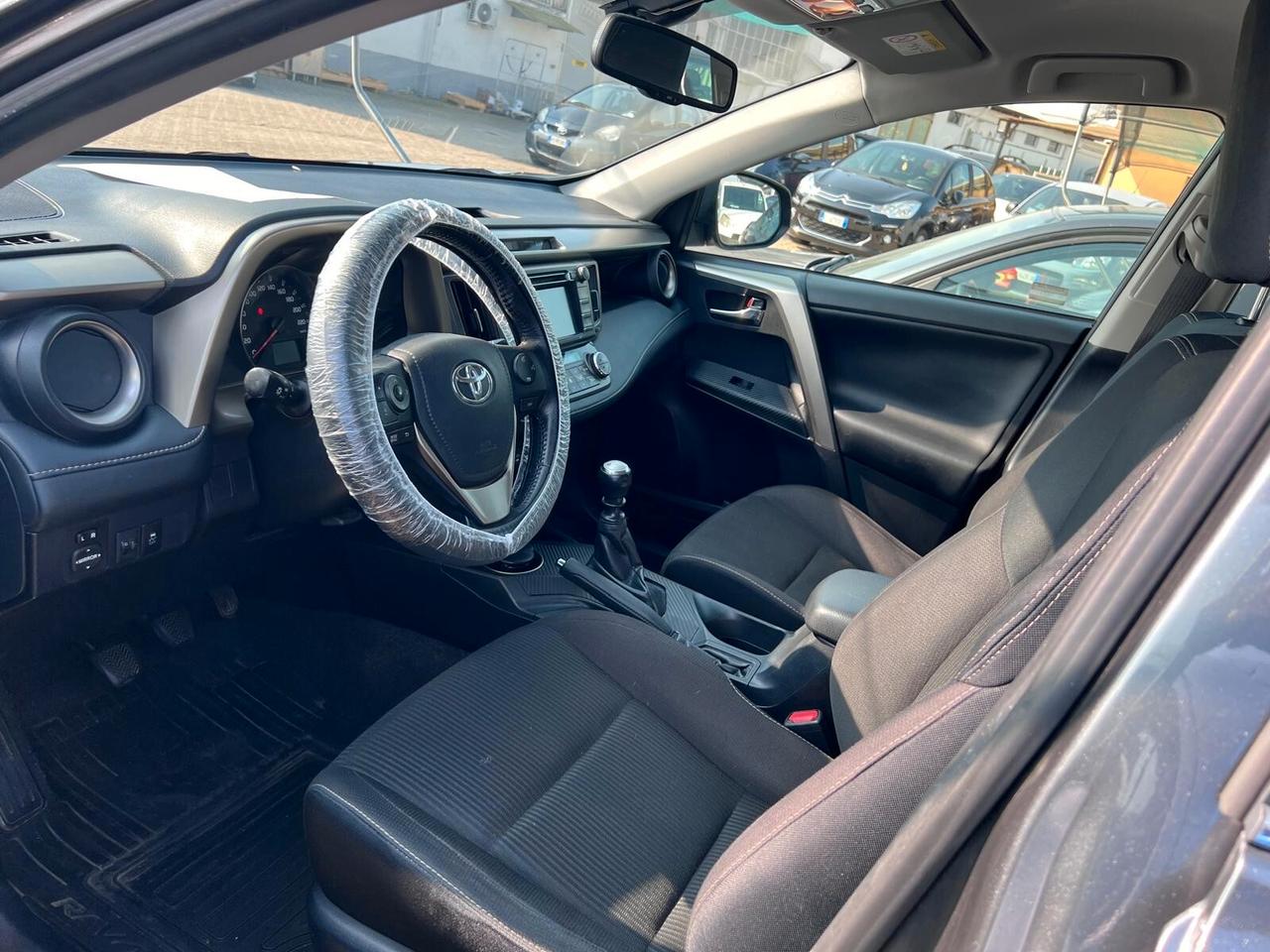 Toyota RAV 4 RAV4 2.0 D-4D 2WD Style White Ed.