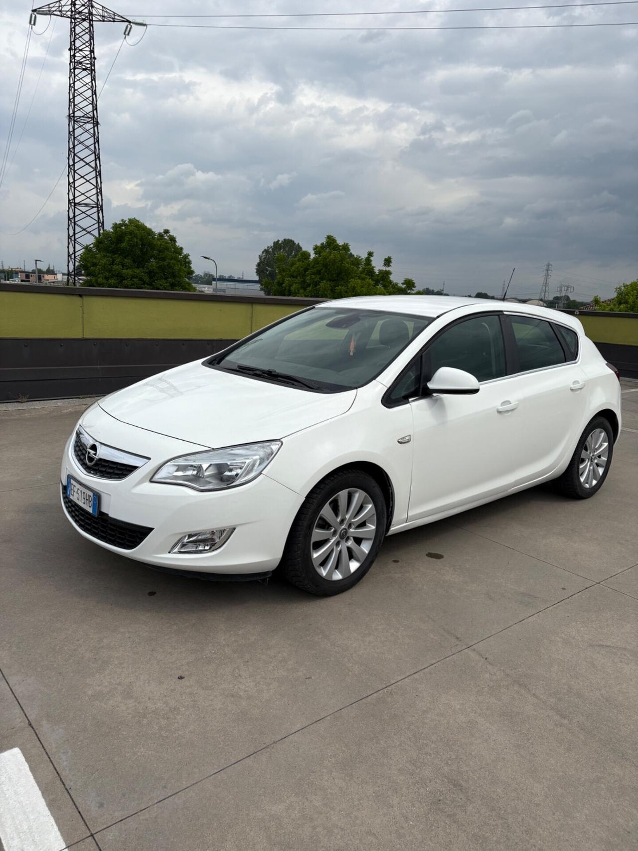 Opel Astra 1.7 CDTI 110CV 5 porte Ok neo patentati.