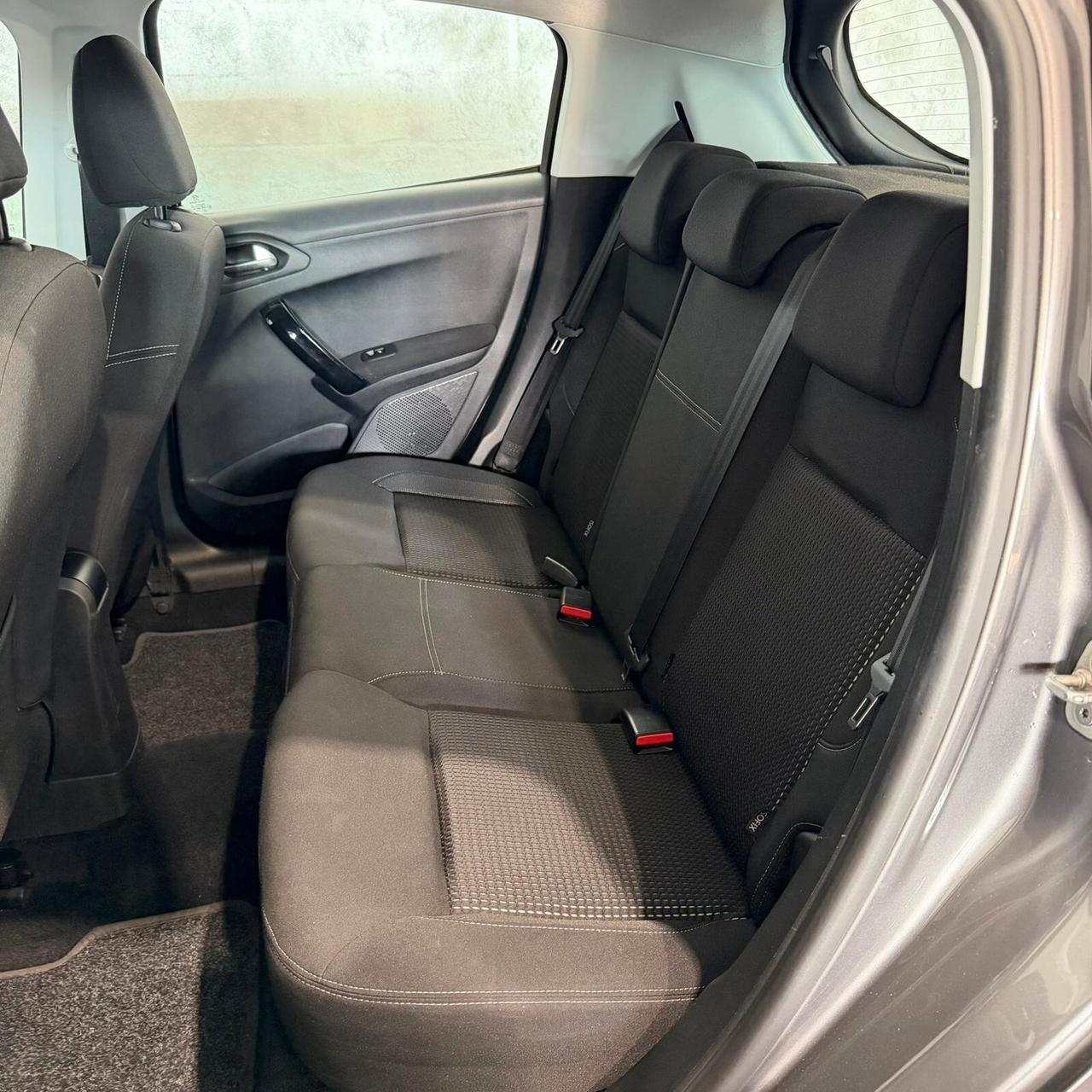 Peugeot 208 1.2 benzina NEOPATENTATI CERCHI IN LEGA+FULL