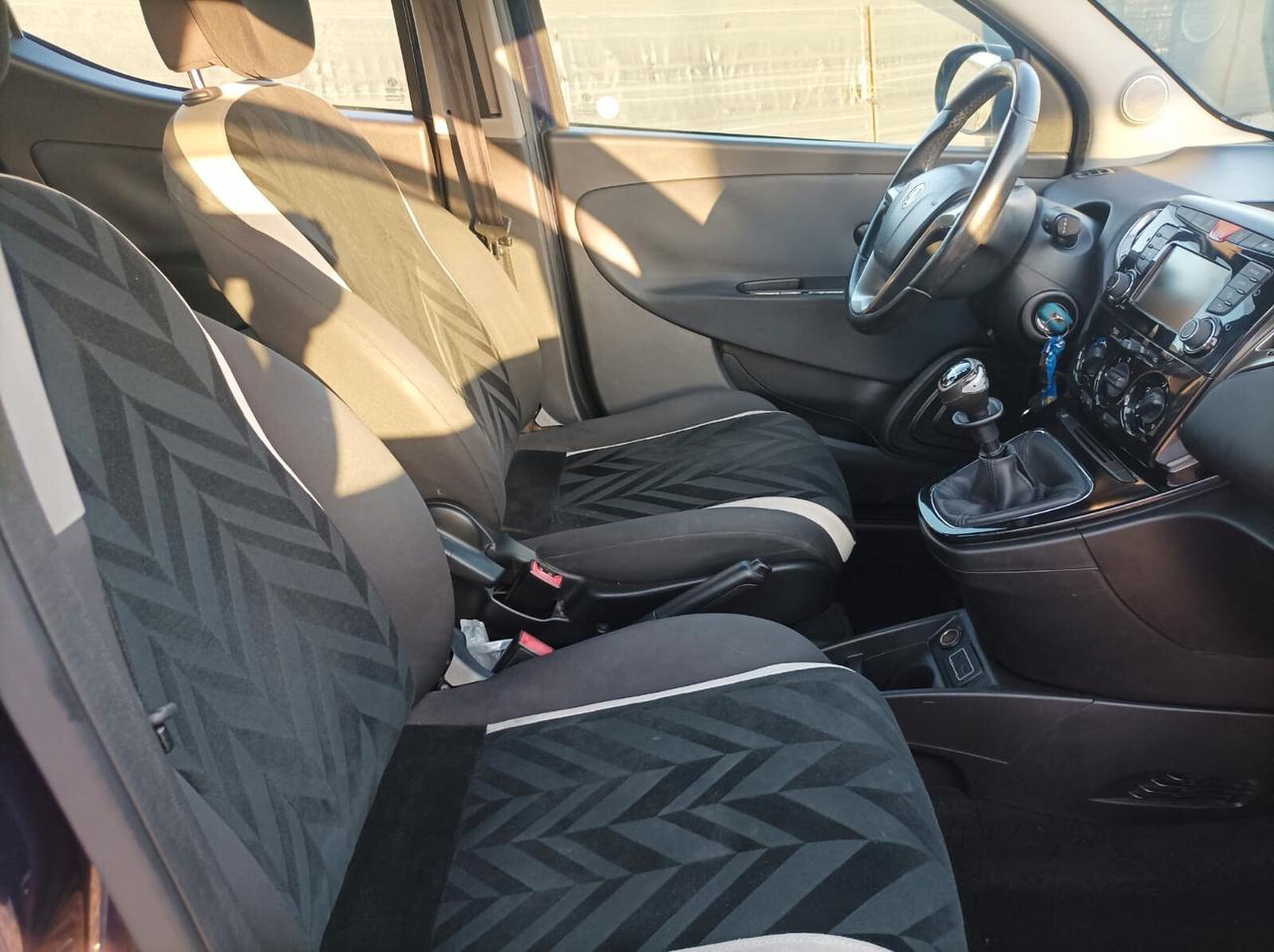 Lancia Ypsilon 1.2 69 CV 5 porte GPL Ecochic Platinum