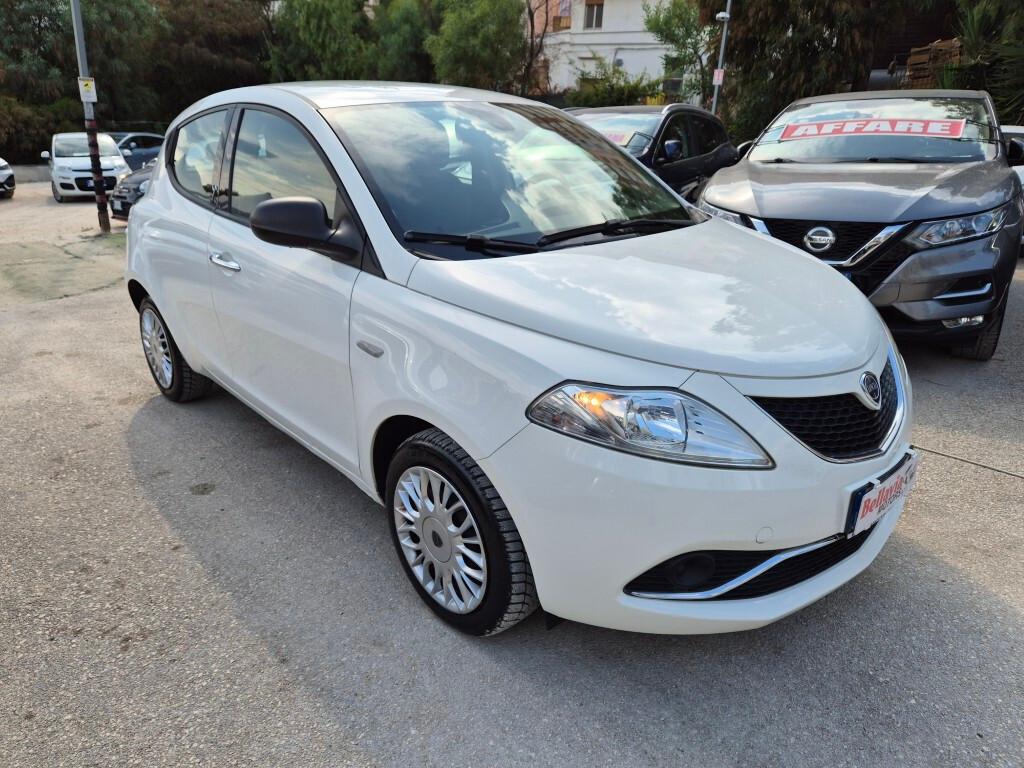 Lancia Ypsilon 1.2 69 CV 5 porte 27.000 KM