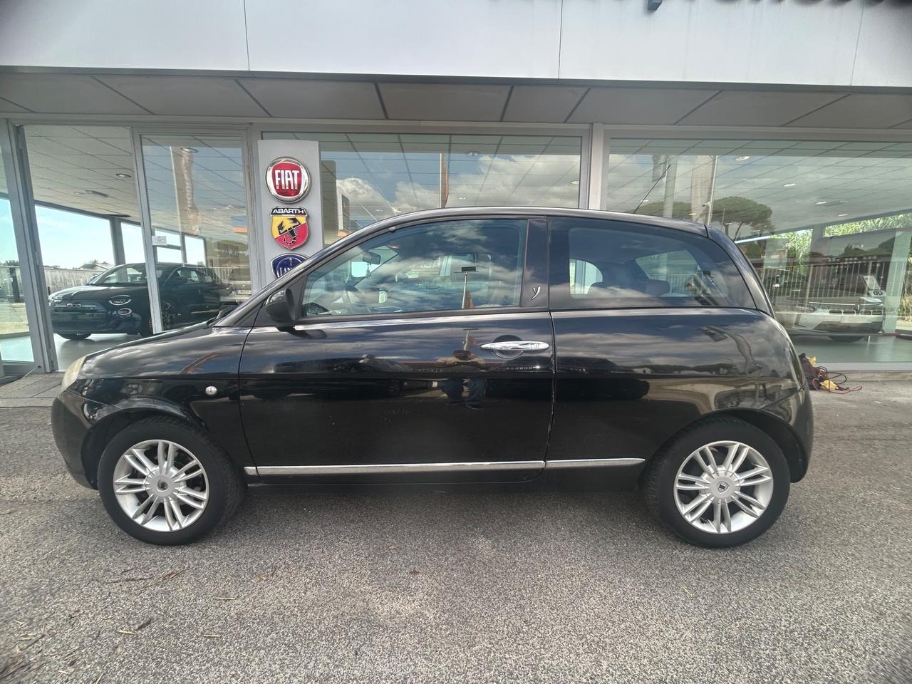 Lancia Ypsilon 1.3 MJT 75 CV Platino
