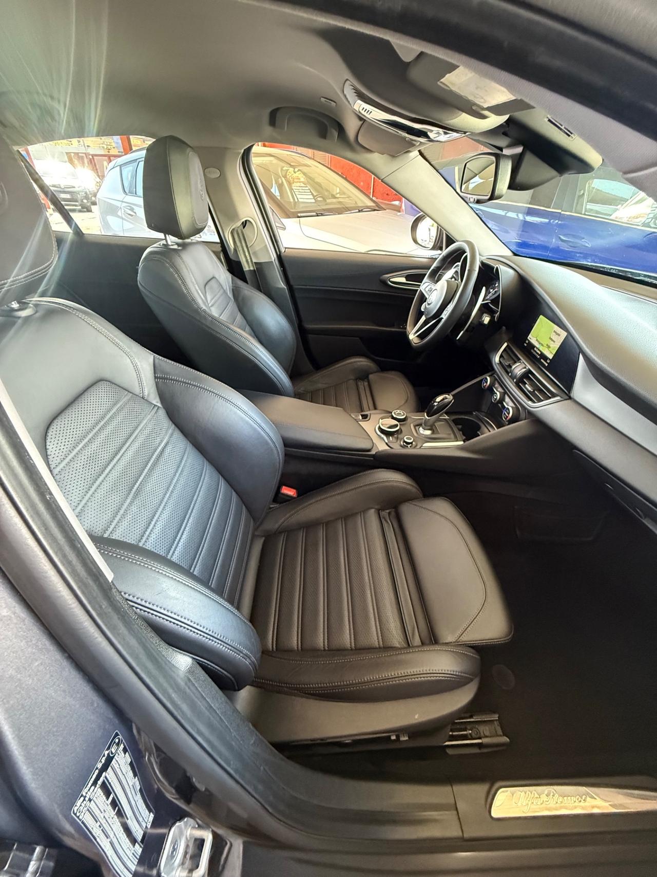 Giulia 2.2 Turbodiesel 210 CV AT8 AWD Q4 Veloce-unipro