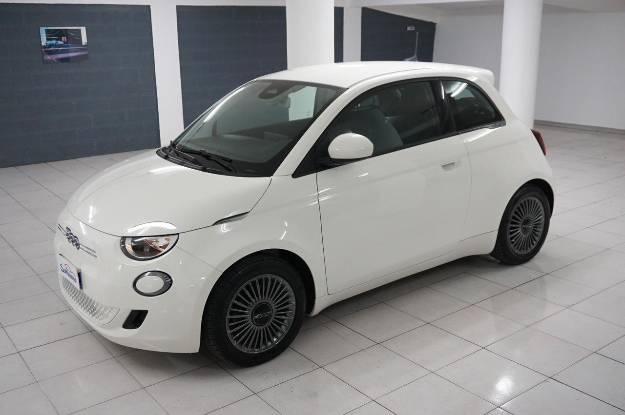 Fiat 500e Berlina 42 kWh La Prima