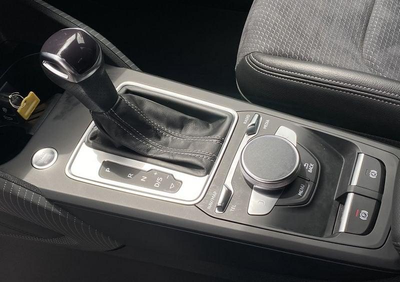 Audi Q2 S Line interno ed esterno 2.0 TDI 150CV s-tronic 35