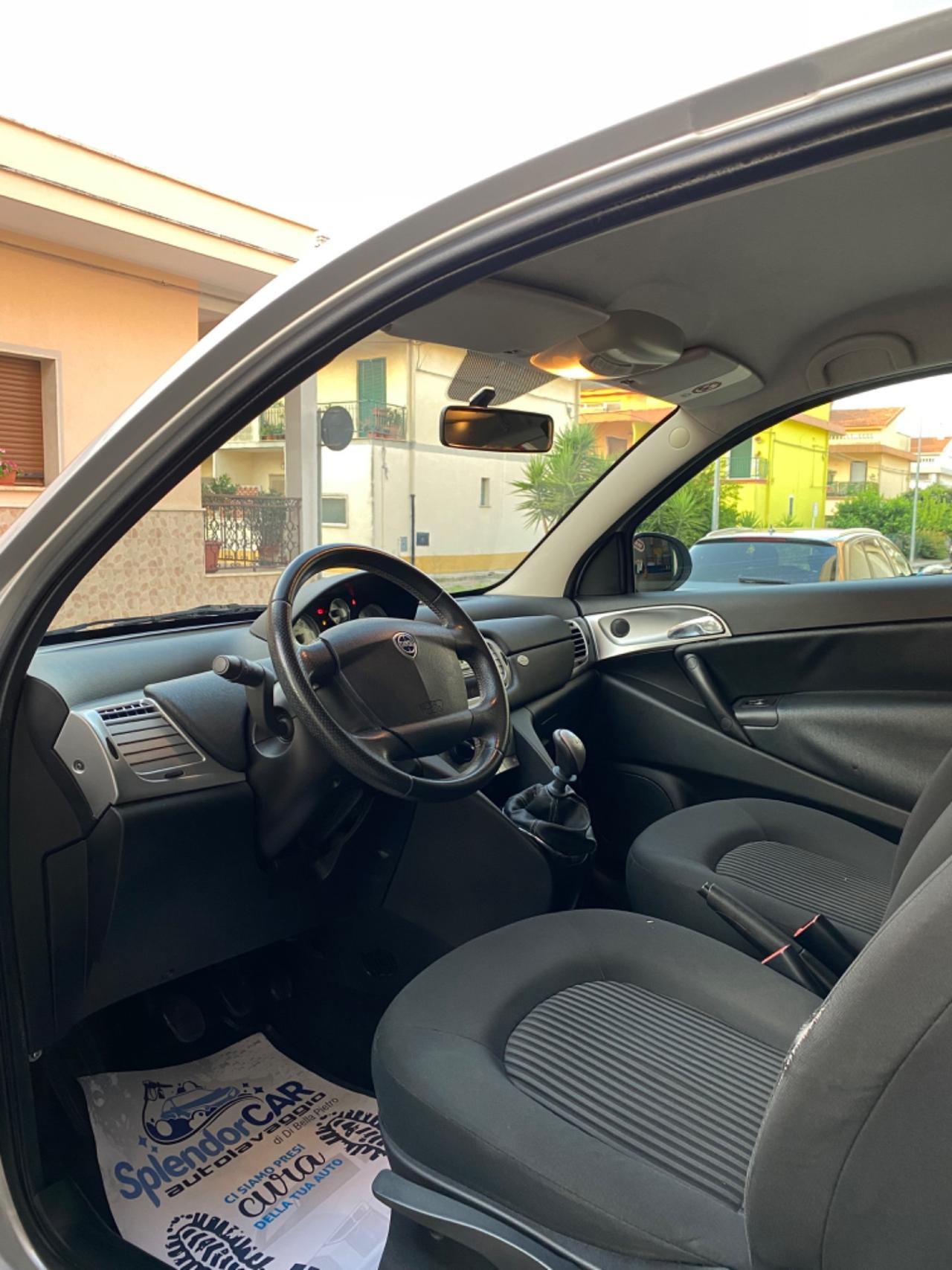 Lancia Ypsilon 1.2 Platino