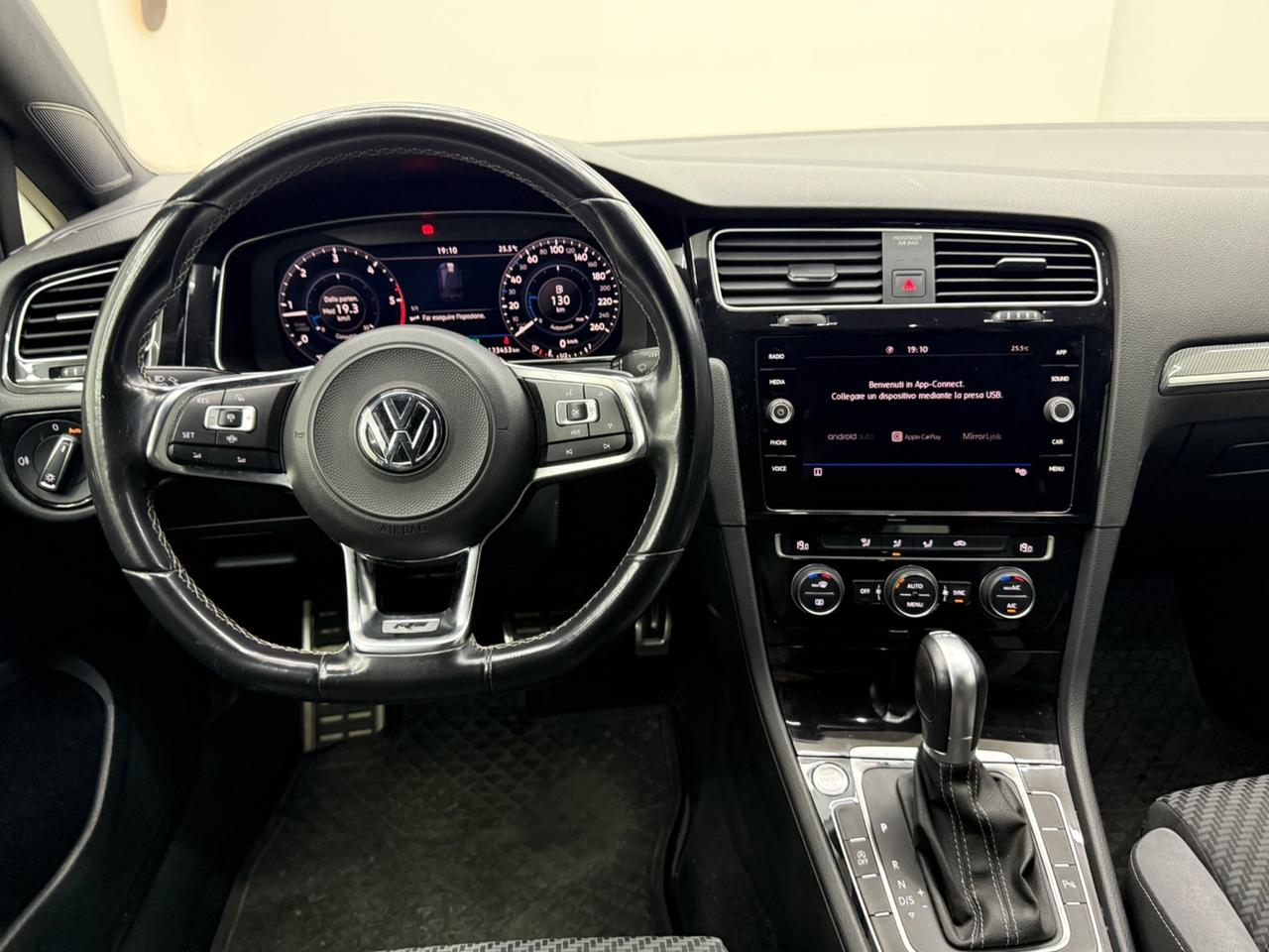 Volkswagen Golf 1.6 TDI 116CV R-LINE DSG FULL LED IPERFULL