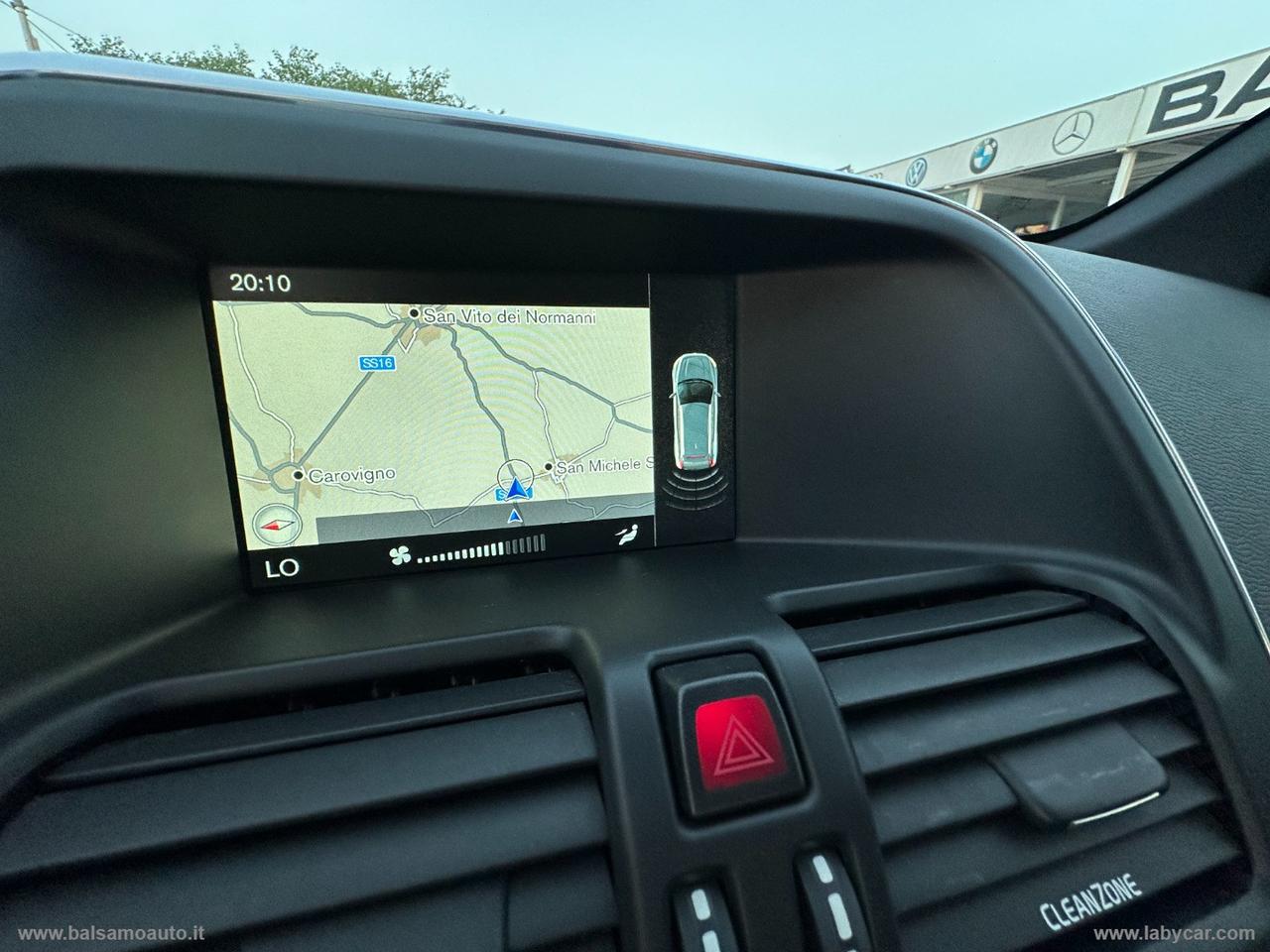 VOLVO XC60 D4 AWD R-design Momentum