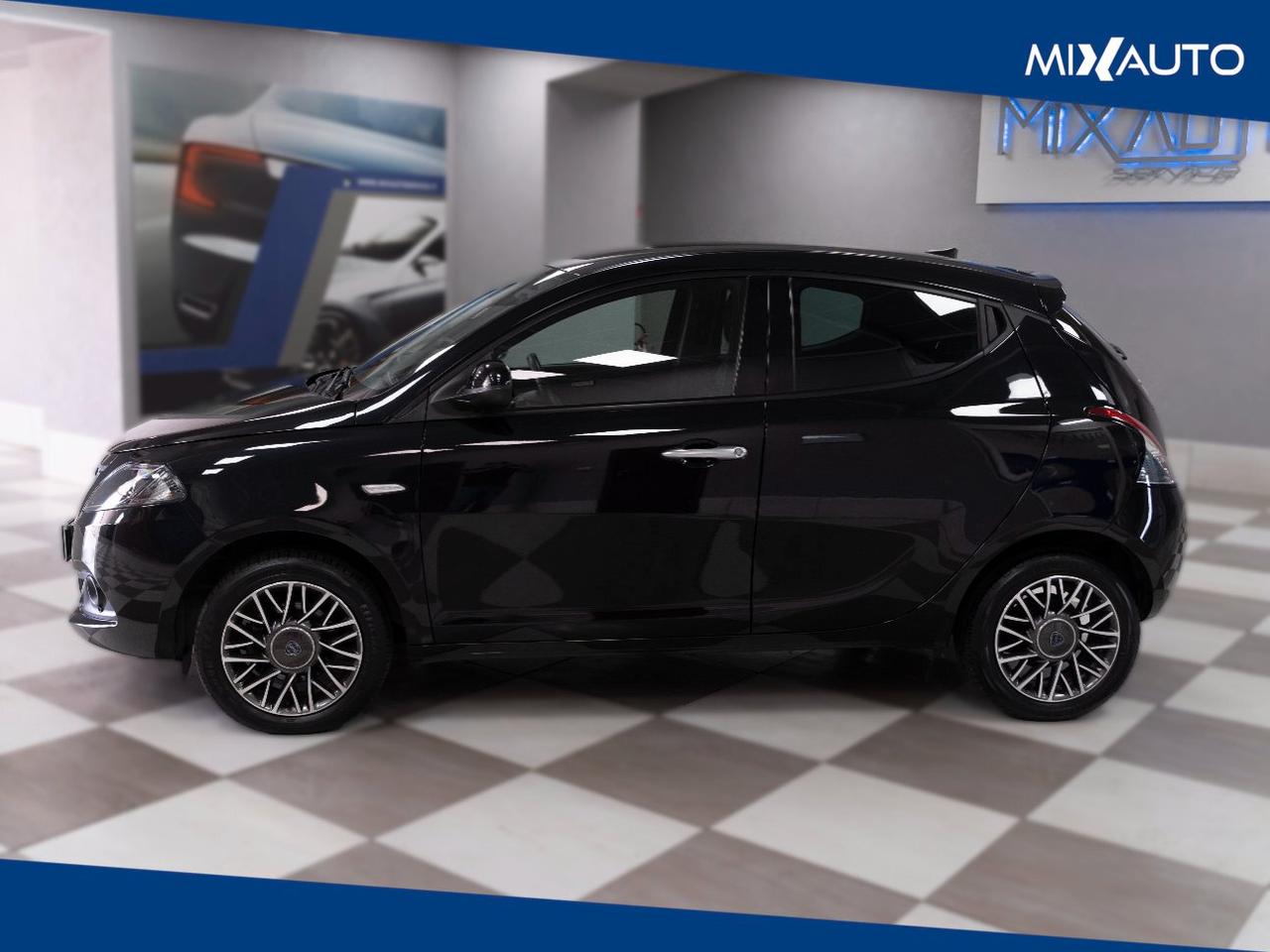 Lancia Ypsilon 1.0 Firefly Hybrid Gold Plus 70CV 5 Porte