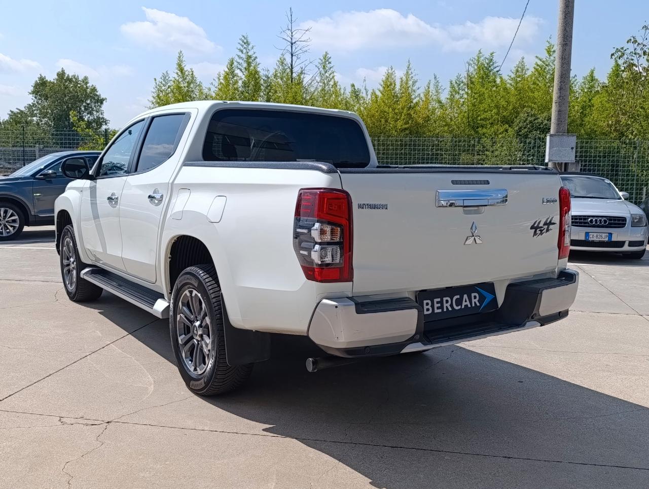 Mitsubishi L200 Double Cab L200 d.cab 2.3d Intense 4wd 150cv auto