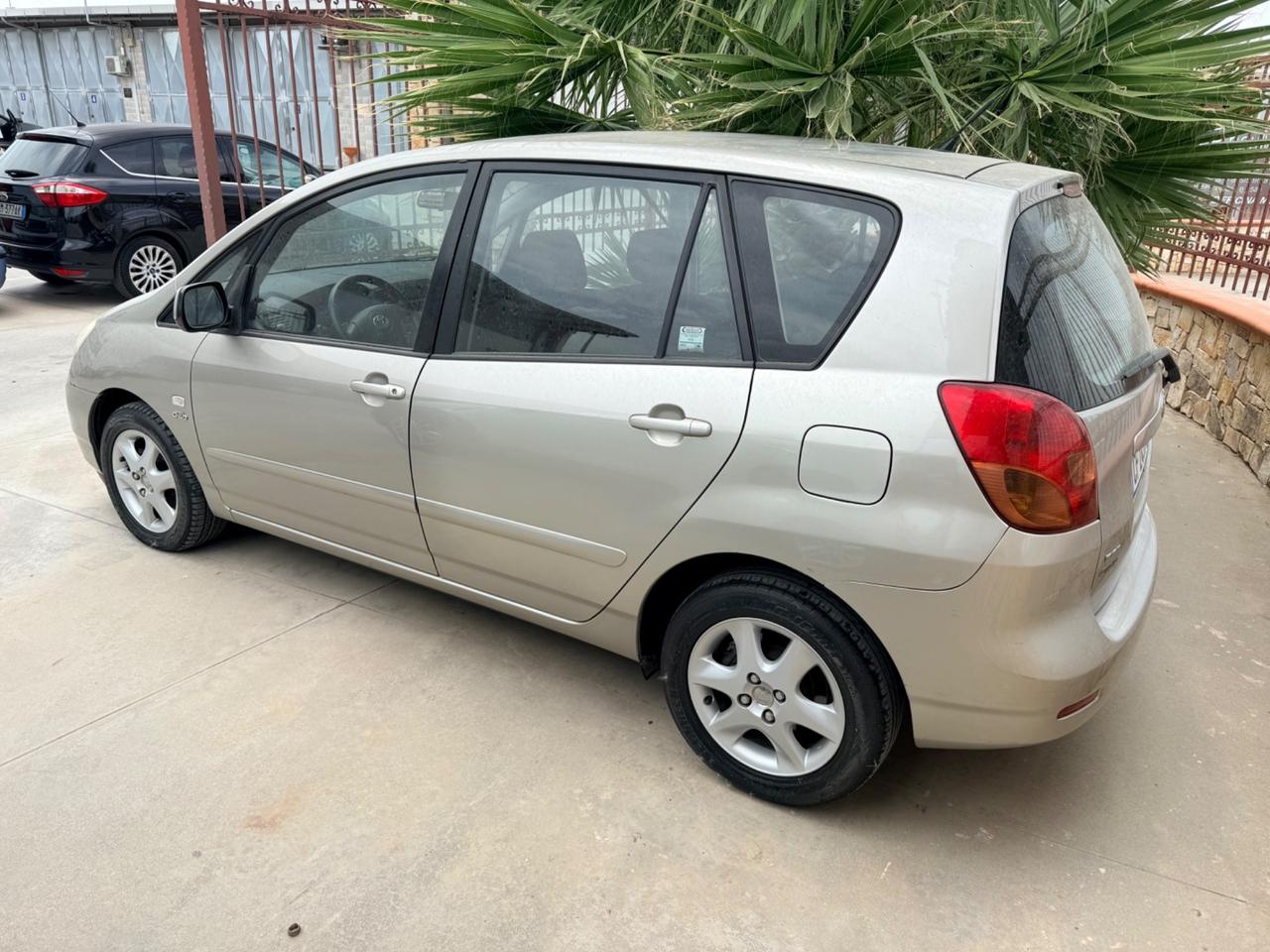 Toyota Corolla Verso 2.0 tdi D-4D