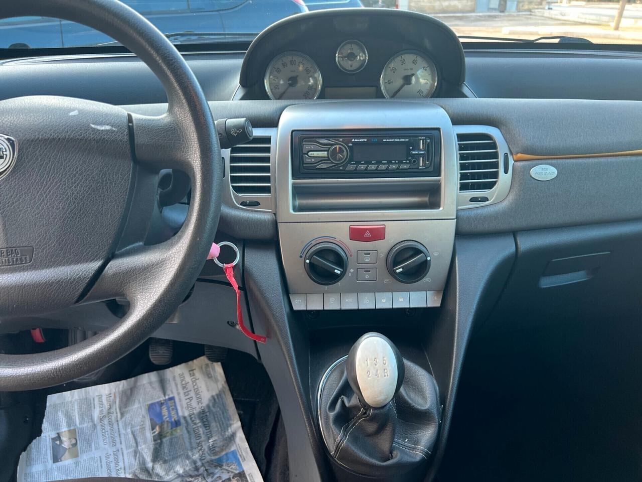 Lancia Ypsilon 1.3 MJT 75 CV Oro Giallo