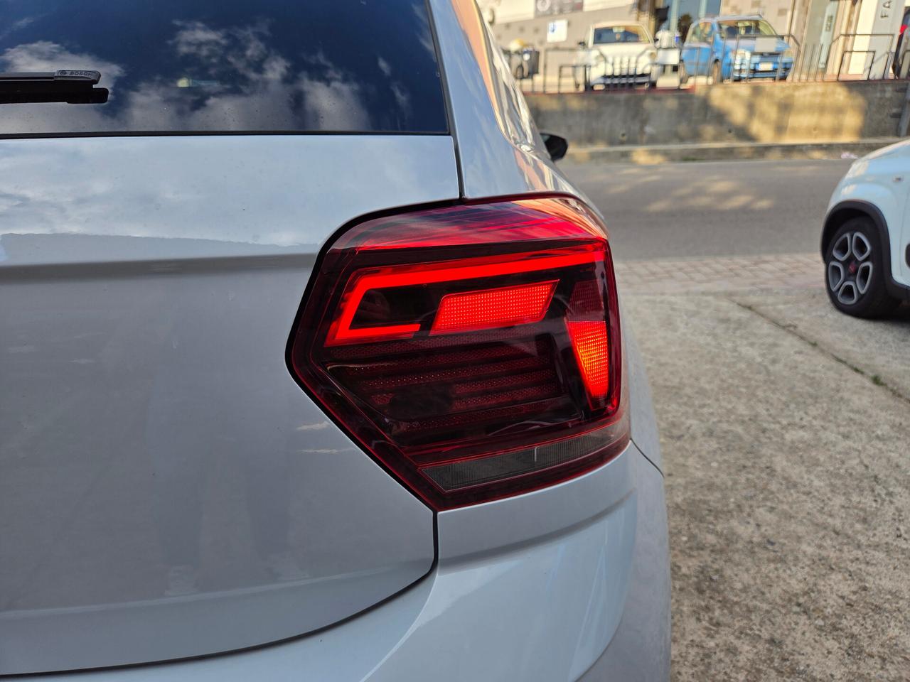 Polo 1.6 TDI 95 CV DSG 5p. R-LINE