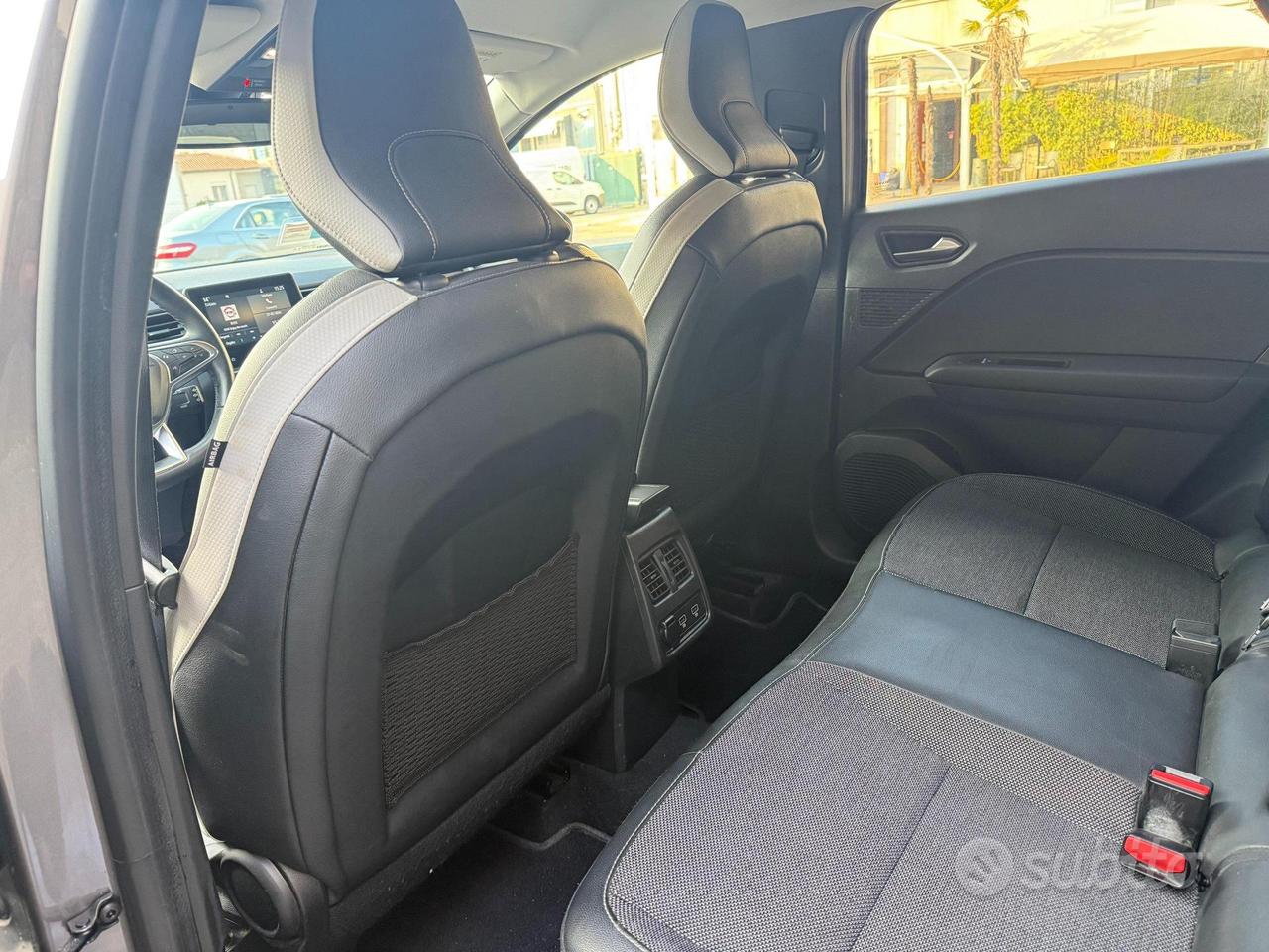 Renault Captur 1.6 E-Tech hybrid Intens 145cv auto